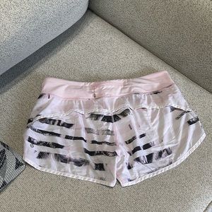 Lululemon speed up low rise lined 2.5” short size 10